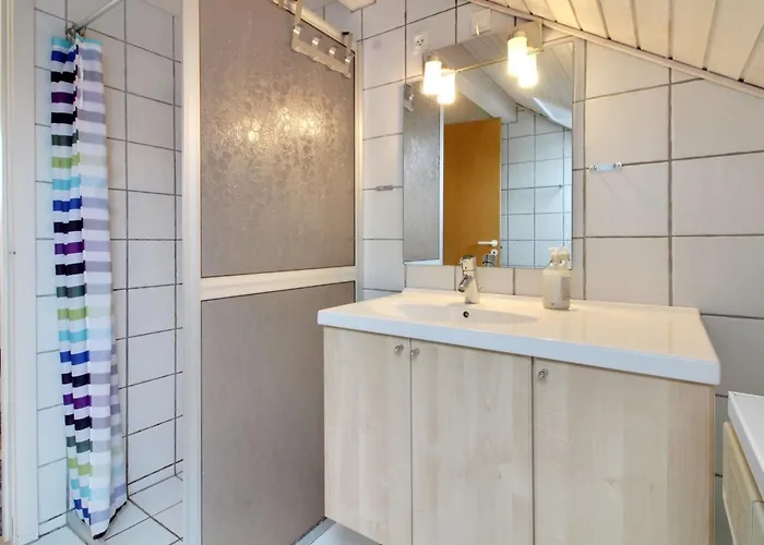 Tinna - 2-3km From The Sea By Interhome